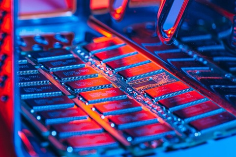 Micron bắt đầu cung cấp hàng mẫu DDR5 RDIMM cho những đối tác 